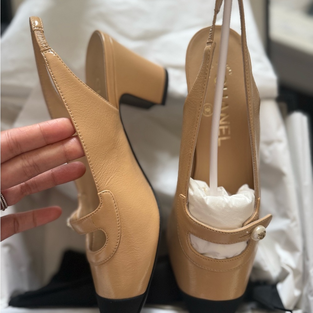 CHANEL Black and Cream Slingback Heels - Picture 12 of 13